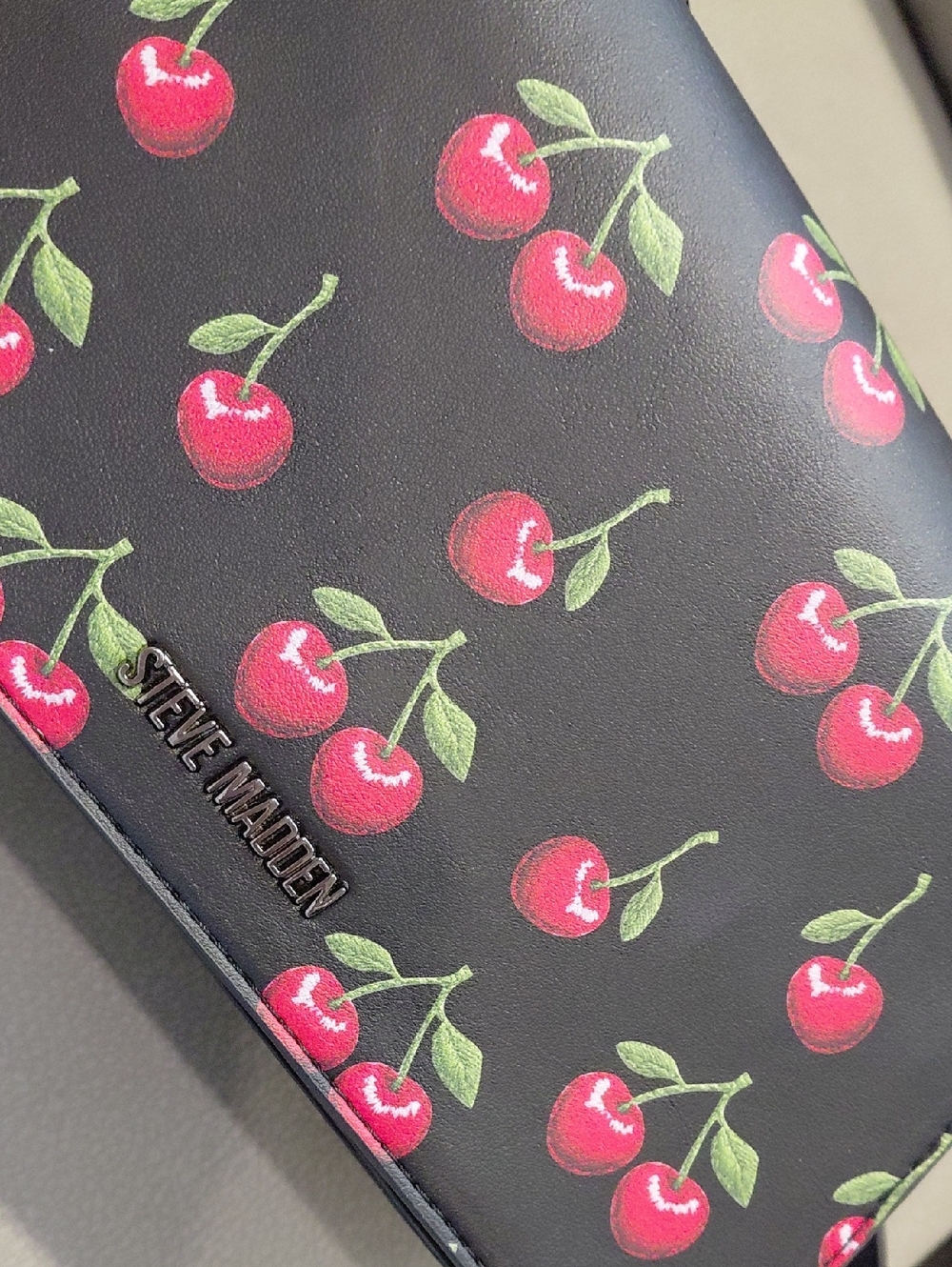 STEVE MADDEN CHERRIES CROSSBODY - Picture 12 of 12
